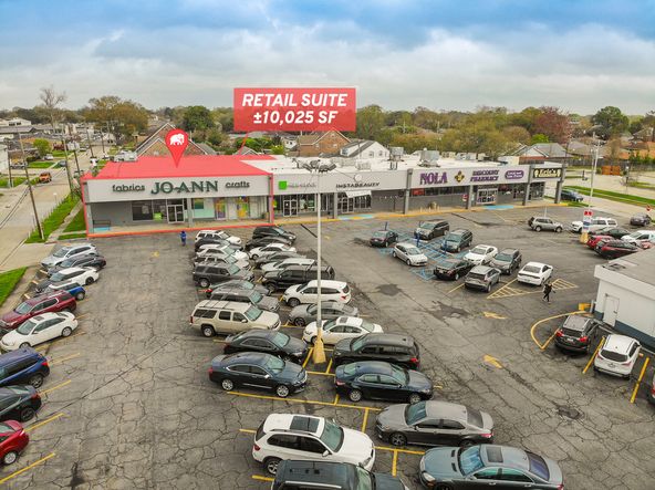 ±10,025 SF Endcap Suite in Sena Mall Shopping Center: 1111 Veterans Memorial Blvd, Metairie, LA 70005